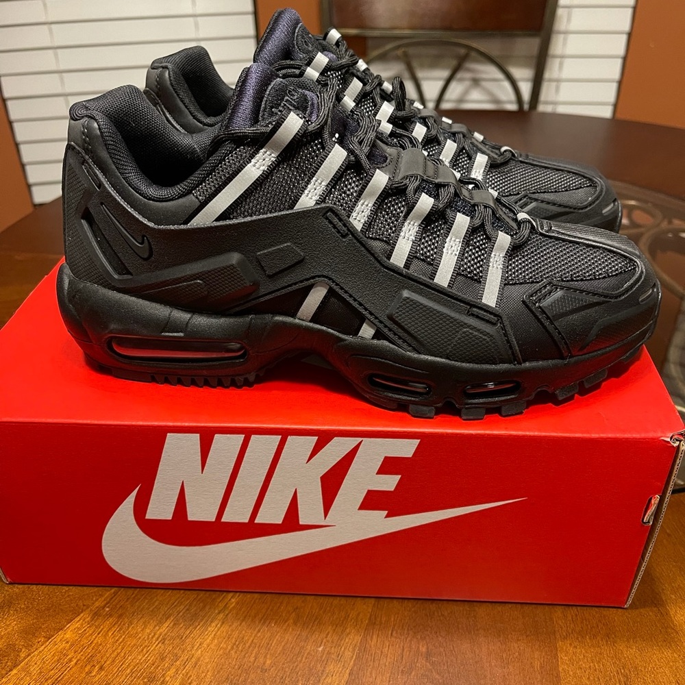 Nike NDSTRKT Air Max 95 NEW